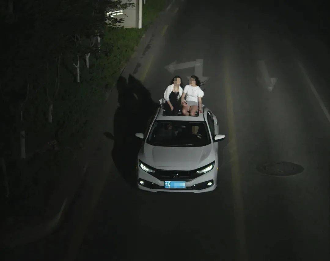 并画的汽车，未来设计与技术的融合